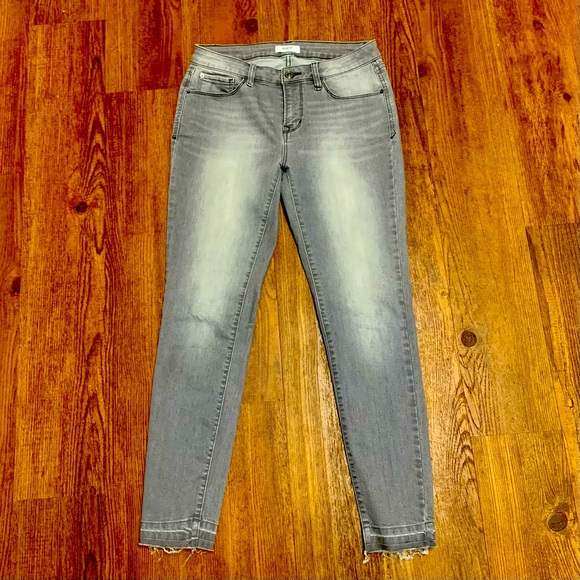 NWOT Kensie Gray Stretch Skinny Jeans - Picture 4 of 12